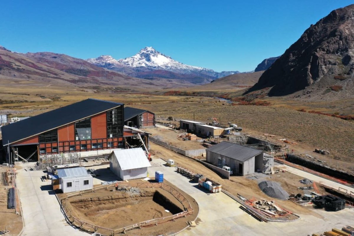 <p>Subsecretario de OOPP inspecciona progreso de Complejo Fronterizo Pichachén: “Avance de 75% nos permite proyectar que estará operativo en el segundo semestre”</p>