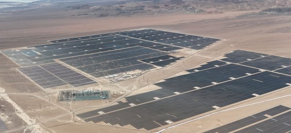 <p>AES Chile inicia operación de planta solar fotovoltaica que involucra una inversión por sobre US$ 300 millones</p>