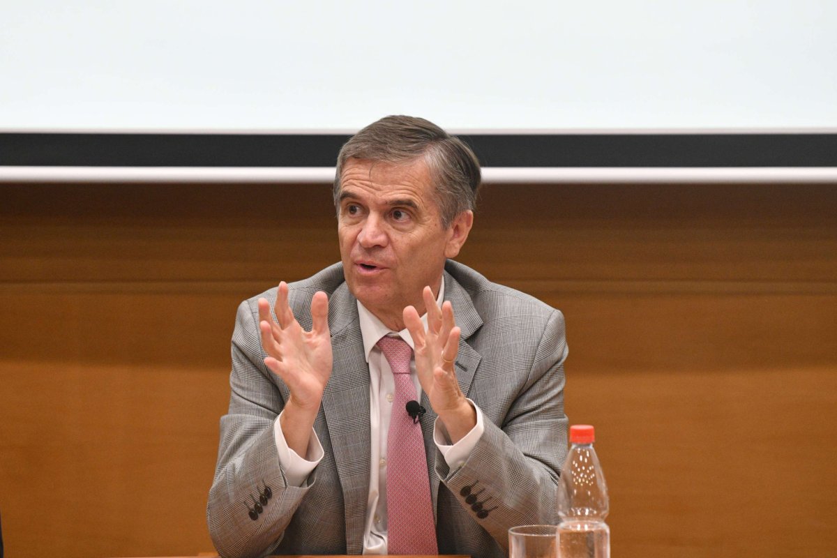 <p>Rodrigo Vergara critica que se estén discutiendo posibles exenciones de IVA en el marco de la ley miscelánea que prepara Kast</p>