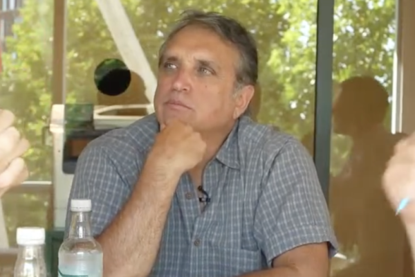 <p>Empresario y piloto de avión: Cancillería oficializa a Andrés Ergas como nuevo embajador de Chile en Estados Unidos</p>