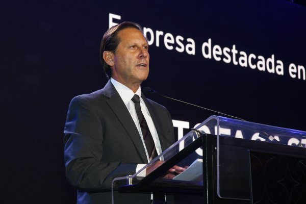 <p>Minera del grupo Luksic baja 8% su producción en el primer trimestre pero compensa con gran reducción de costos</p>