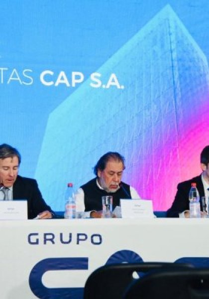 <p>Jorge Salvatierra vuelve a la presidencia de CAP en renovación de directorio y firma destinará el 92% de sus inversiones a minería en 2026</p>