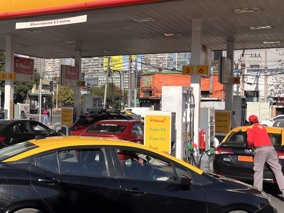 Entre $ 20 y $ 36 promedio por litro: las gasolinas y el diésel vuelven a subir este jueves