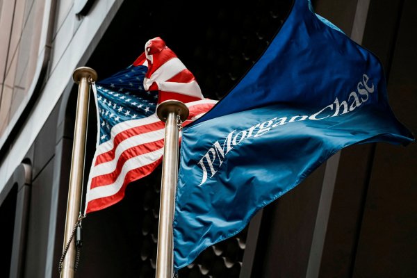 <p>Bancos de Estados Unidos realizan recompras récord impulsadas por reglas más laxas de Trump y mercados volátiles</p>