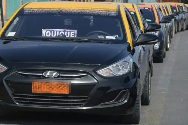 <p>Taxistas de Iquique y Alto Hospicio aumentarán sus tarifas en hasta $ 500 por tramo en medio de creciente presión por costos</p>