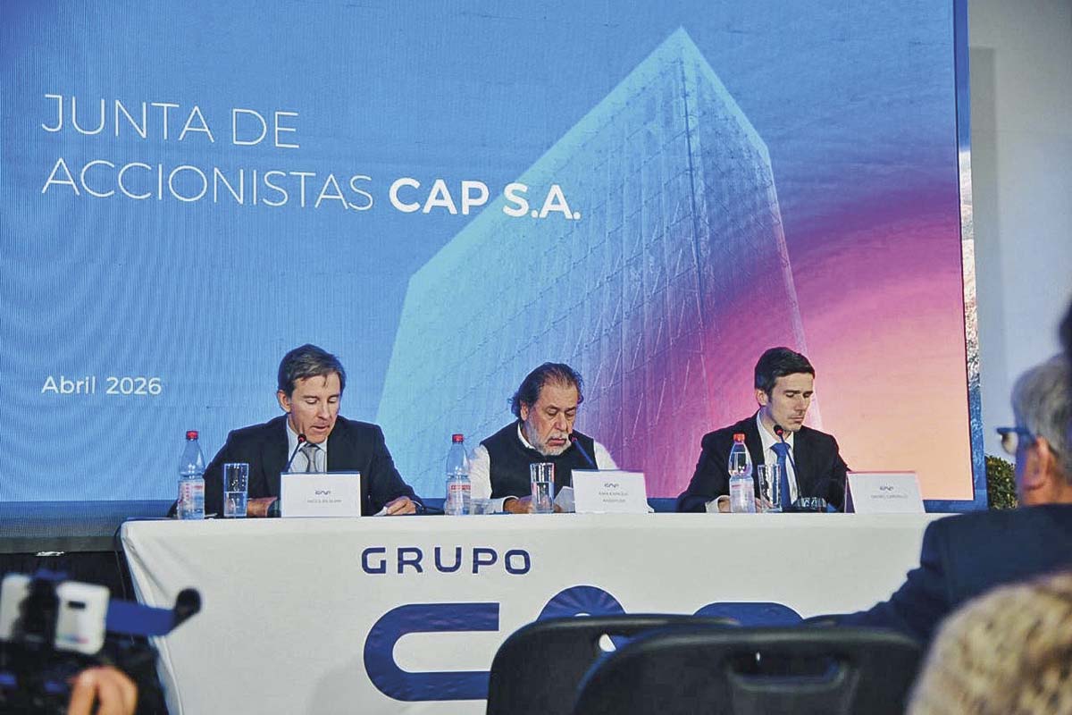 <p>Jorge Salvatierra vuelve a la presidencia de CAP en renovación de directorio y firma destinará el 92% de sus inversiones a minería en 2026</p>