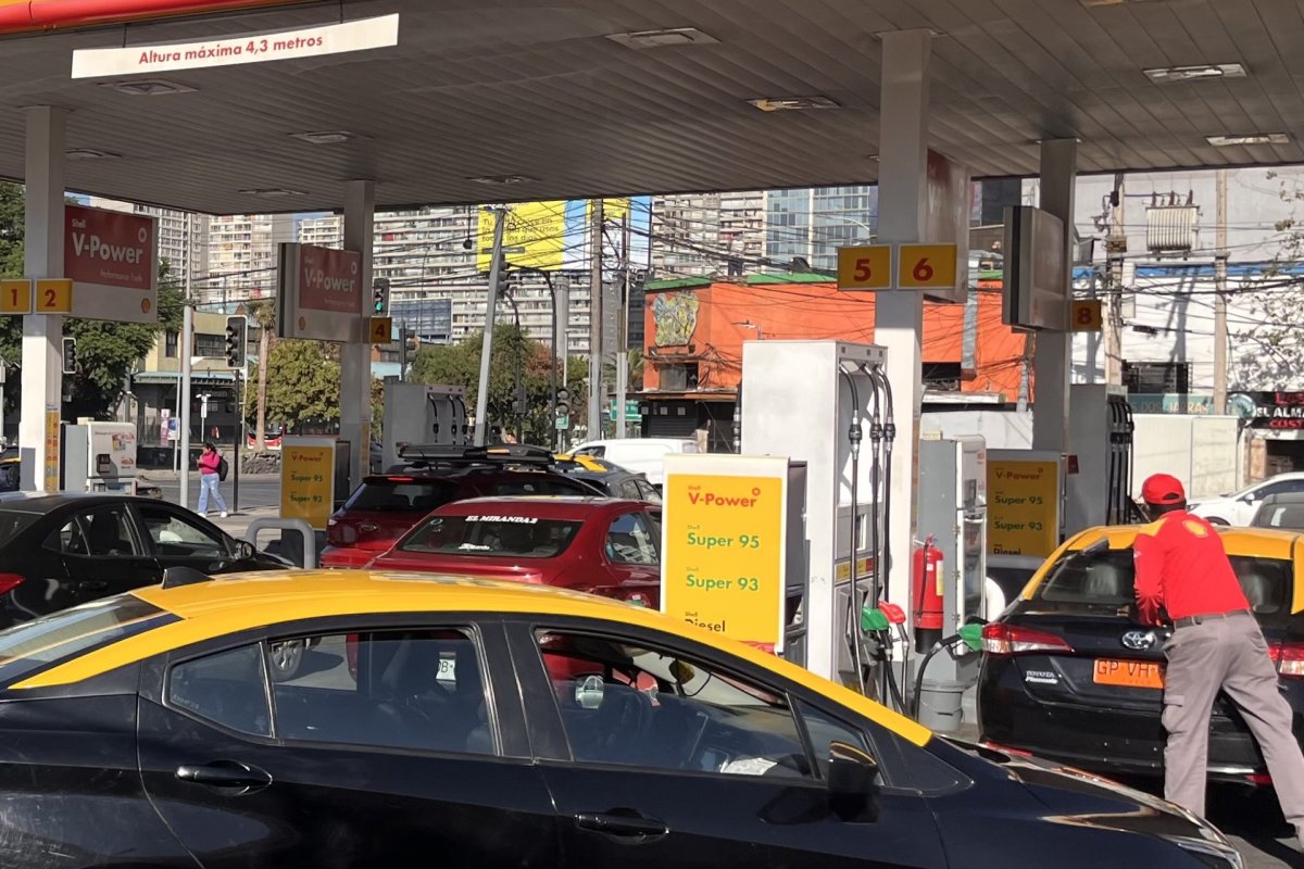 <p>Entre $ 20 y $ 36 promedio por litro: las gasolinas y el diésel vuelven a subir este jueves</p>