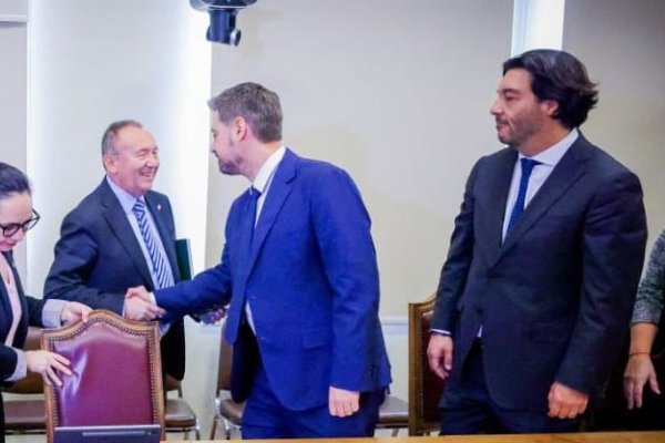 <p>El fantasma de la reforma tributaria de Boric sobrevuela La Moneda: bancada PS notifica al Ejecutivo que no están sus votos para el proyecto</p>