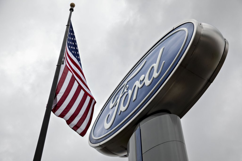 El Pentágono sostiene diálogo con Ford y General Motors para reforzar la producción de armamento