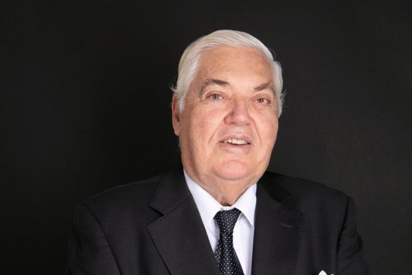 <p>El empresario ingresó al directorio en 1969, acumulando 57 años ligado a la alta dirección de la firma.</p>