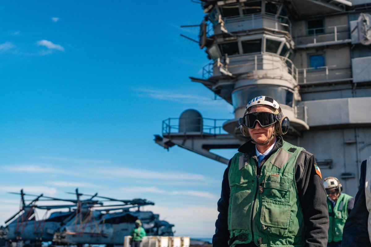 <p>Presidente Kast visita emblemático portaaviones estadounidense USS Nimitz frente a las costas de Coquimbo en su última misión</p>