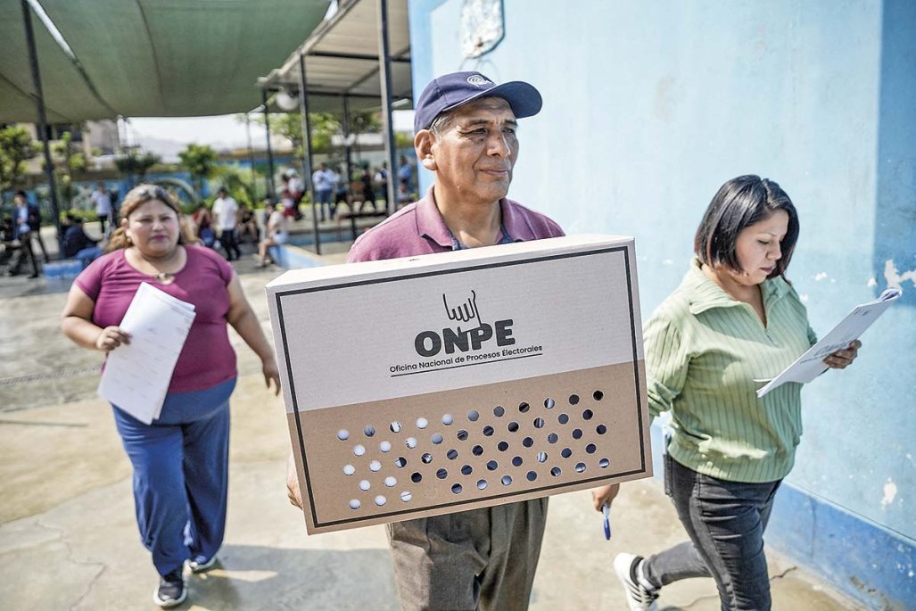 Se enreda conteo para el balotaje en Perú: 10 mil votos separan a Sánchez y López Aliaga, pero se impugnan cerca de 1 millón