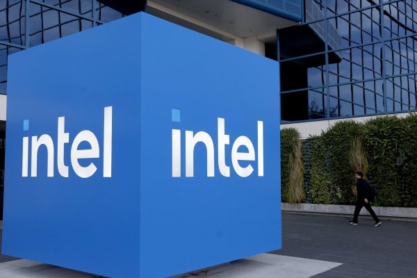 <p>Intel toca máximos en 25 años y se acerca a zona de definición histórica</p>