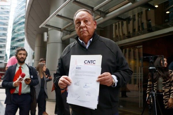 <p>Camioneros piden congelar precio del petróleo diésel por seis meses</p>