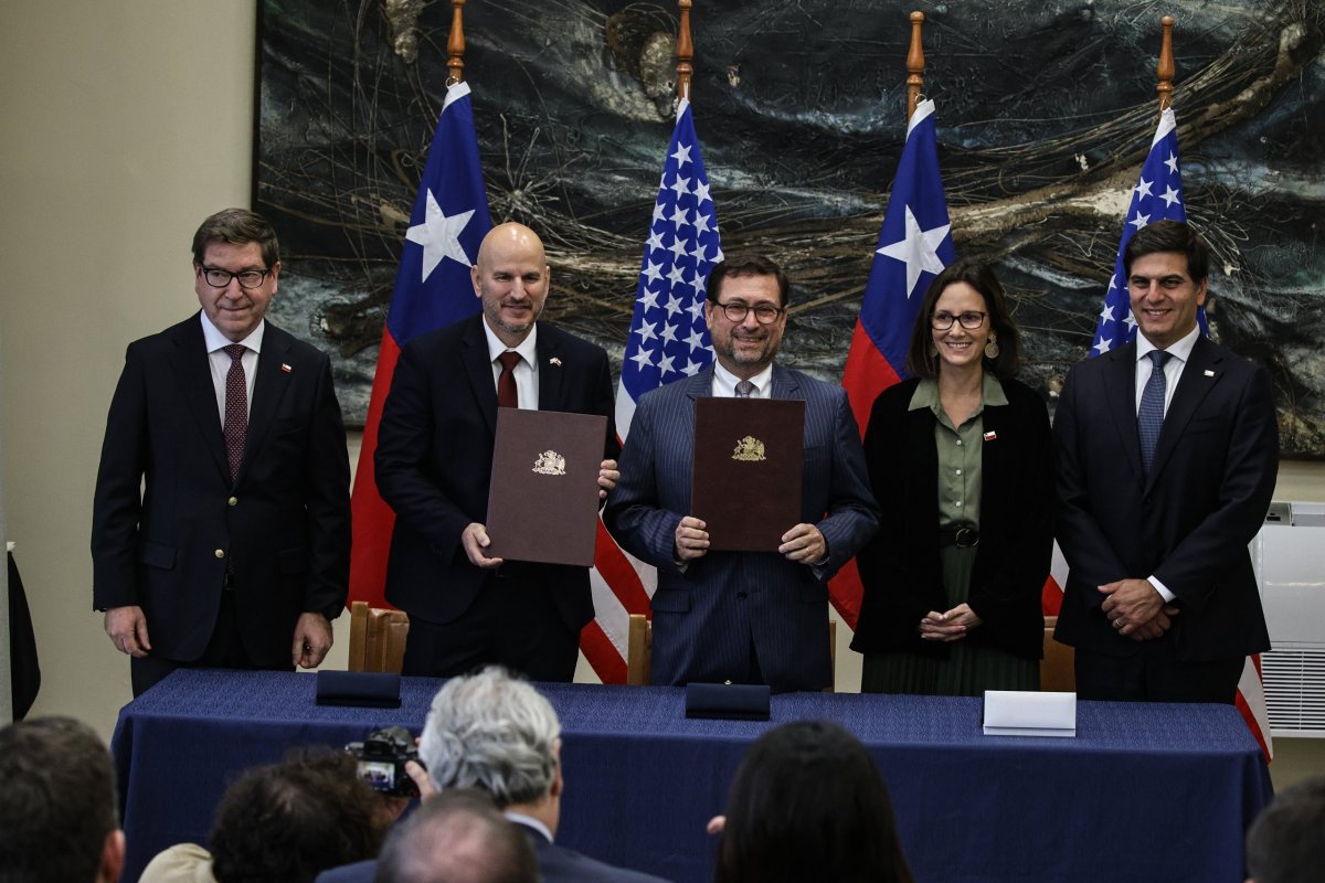 <p>Los acuerdos se firmaron en una ceremonia realizada en la Cancillería y encabezada por el ministro de Relaciones Exteriores, Francisco Pérez Mackenna. (Foto: Aton Chile)</p>