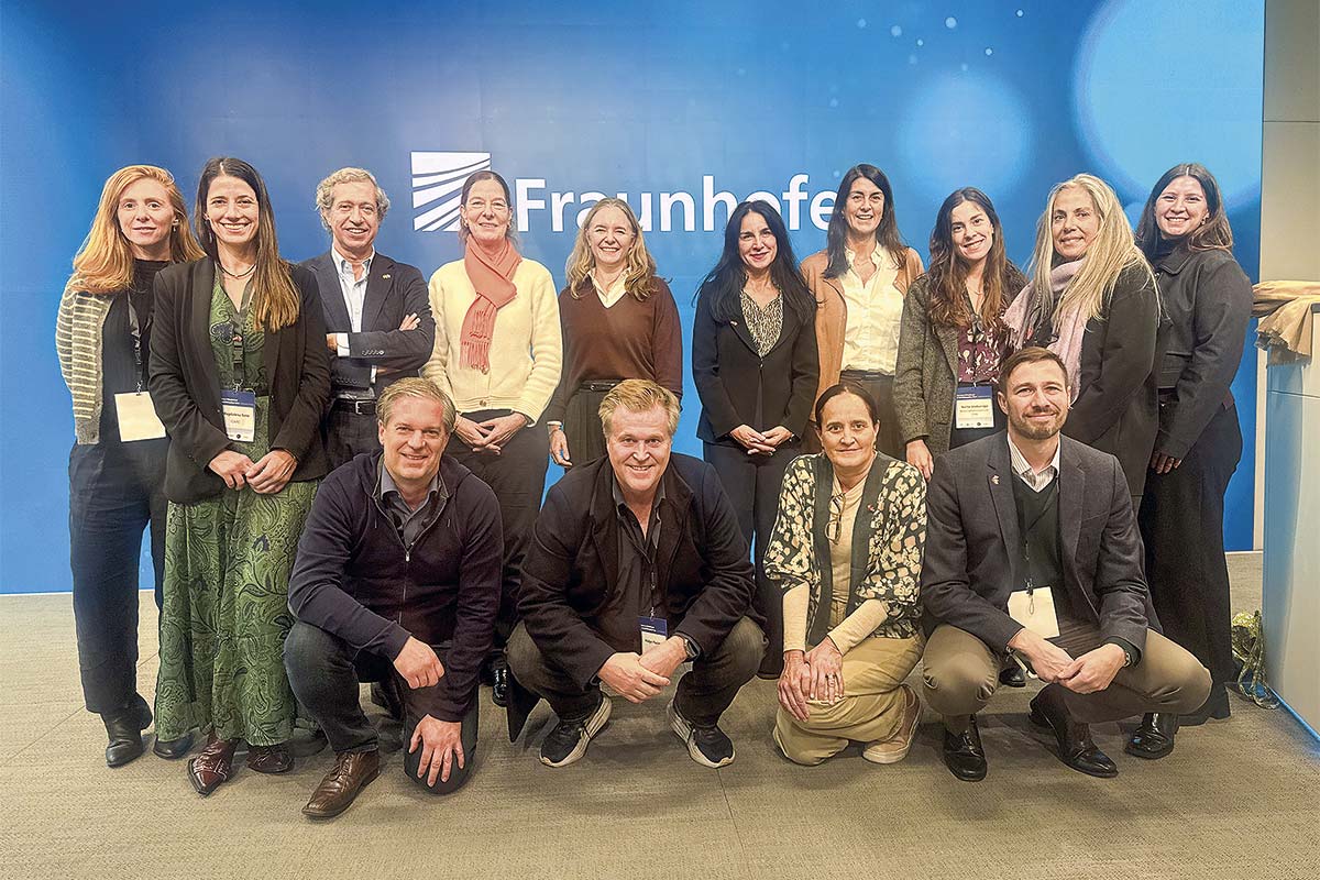 <p>La delegación, liderada por Grande PYME, Icare y AHK Chile, en una de las actividades del viaje.</p>