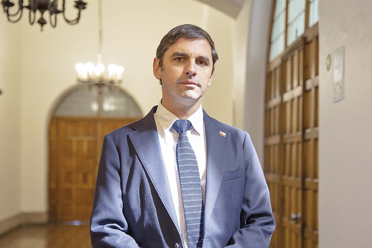 <p>“Uno no puede hacer distinciones por color político”: subsecretario de la Subdere fija postura sobre entrega de recursos a alcaldes</p>