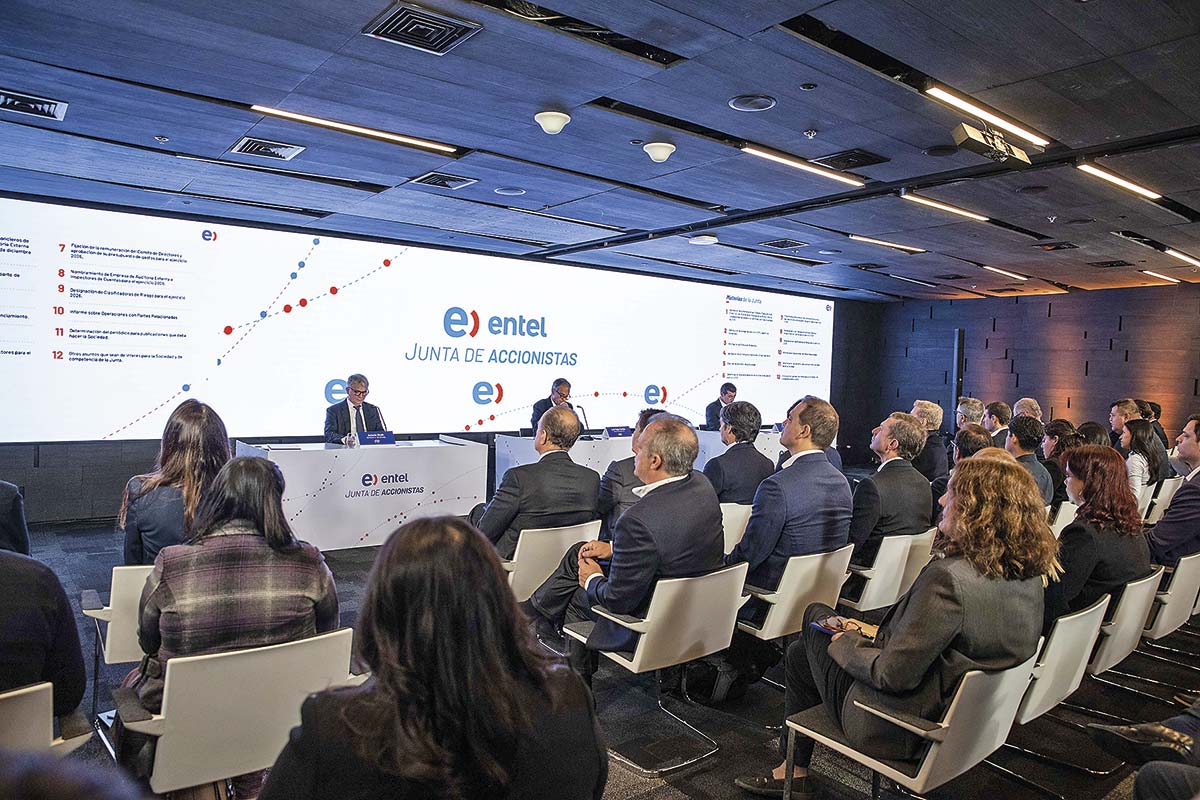 Entel despide a Juan Hurtado Vicuña y vicepresidente lo destaca como “líder indiscutido” con “visión de largo plazo admirable”