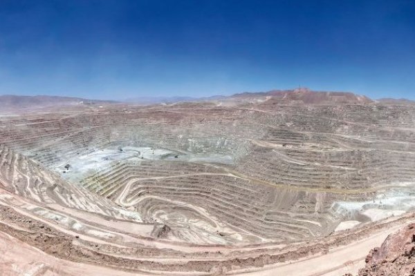Producción trimestral de cobre de BHP cae 7%, pero minera refuerza proyección de acercarse a los 2 millones de toneladas anuales