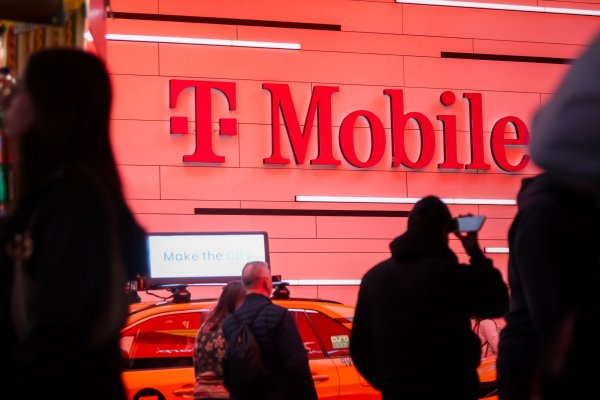 <p>Deutsche Telekom evalúa fusión total con T-Mobile que crearía la mayor empresa de telecomunicaciones del mundo</p>