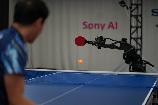 <p>Ace es el primer robot en alcanzar un rendimiento de nivel experto en un deporte físico competitivo que requiere decisiones rápidas y una ejecución precisa. (Foto: Reuters)</p>