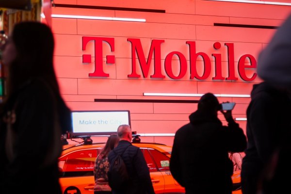<p>Deutsche Telekom evalúa fusión total con T-Mobile que crearía la mayor empresa de telecomunicaciones del mundo</p>