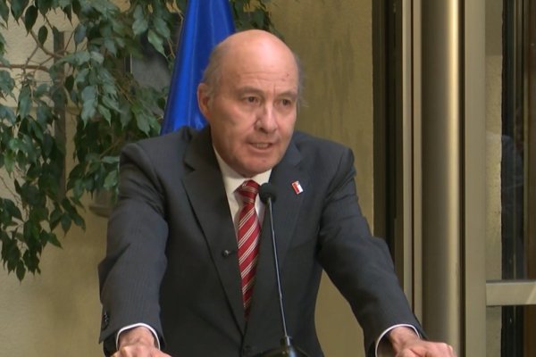 <p>Ahora en DF | Ministro Quiroz defiende proyecto de ley de reconstrucción y espera despacharlo en junio</p>