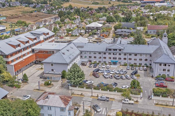 Excontroladores del Banco Internacional venden Clínica Puerto Varas a Red Interclínica