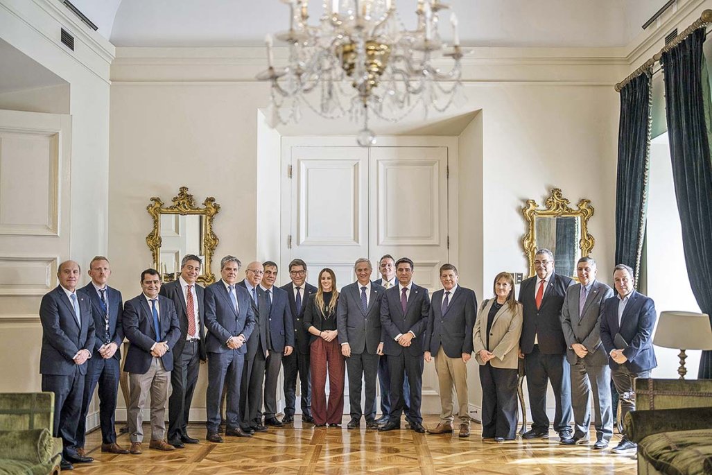 Gobierno ratifica ante las PYME promesa de campaña: mantener tasa de impuesto en 12,5%