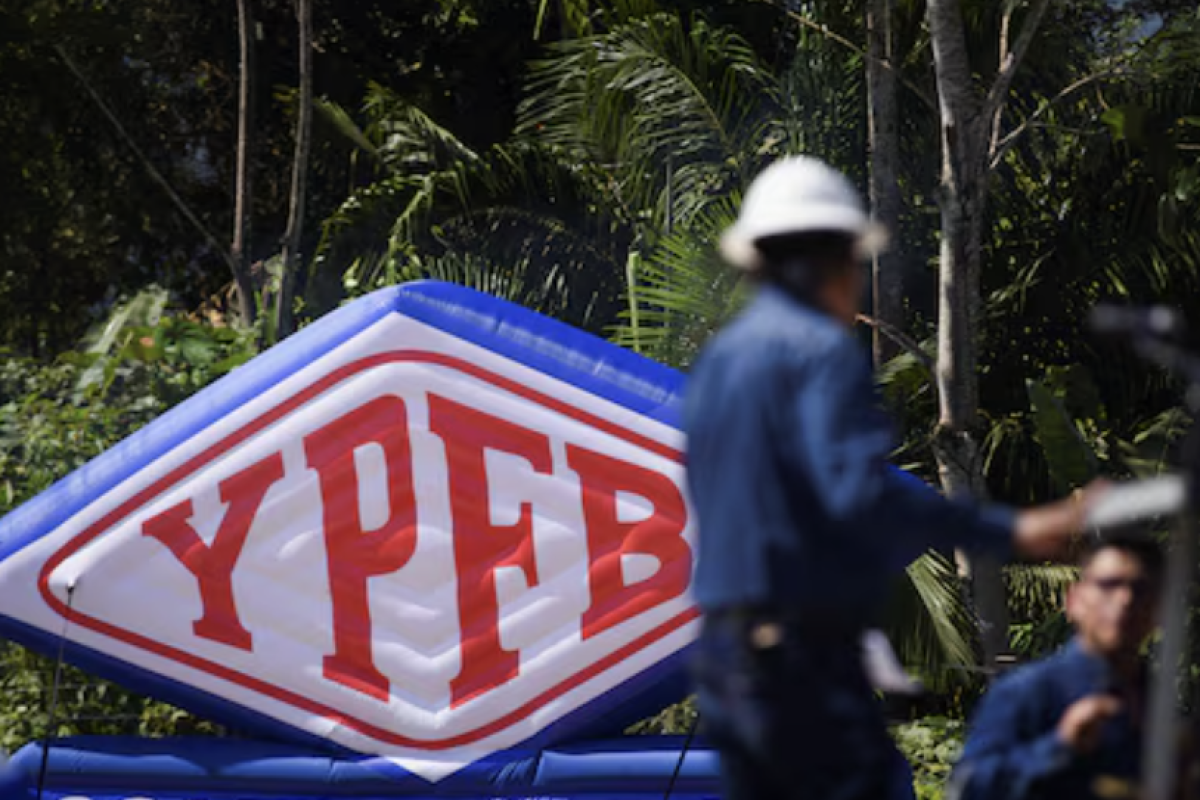 <p>A días de la salida de su presidenta: fiscalía allana oficinas de petrolera estatal boliviana YPFB</p>