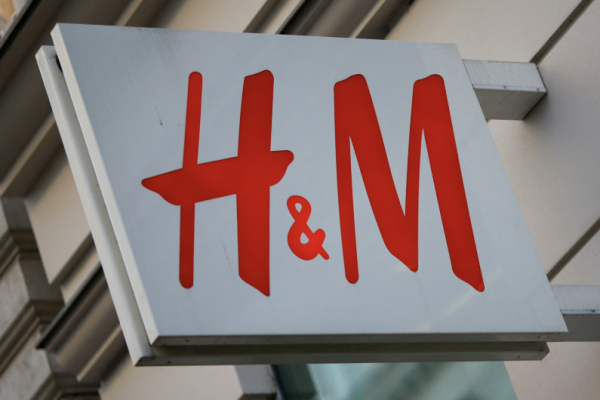 <p>H&M llegará a Argentina en 2027 junto a franquicia panañema Hola Moda</p>