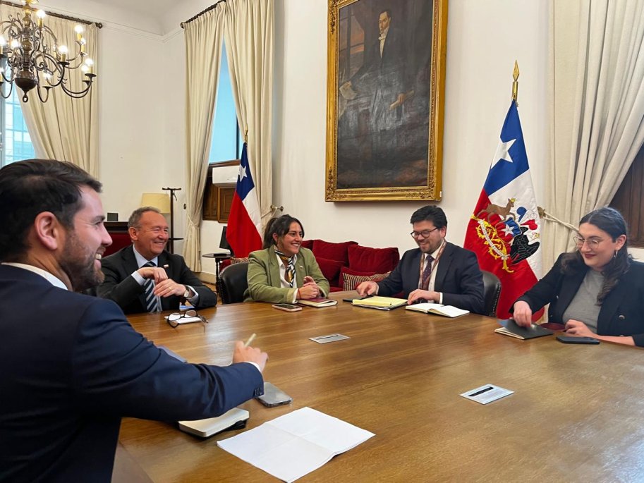 Ley de reactivación y reconstrucción: La Moneda enfrenta fuego amigo por reuniones con FA-PC y oposición ratifica que votará en contra si no se separan los cambios tributarios