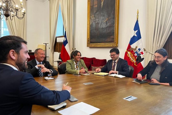 <p>Ley de reactivación y reconstrucción: La Moneda enfrenta fuego amigo por reuniones con FA-PC y oposición ratifica que votará en contra si no se separan los cambios tributarios</p>