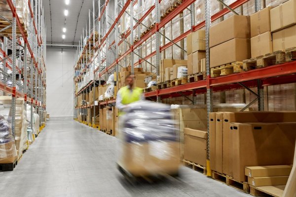 Prudential apuesta por las bodegas en Enea para su primer fondo de activos alternativos en Chile