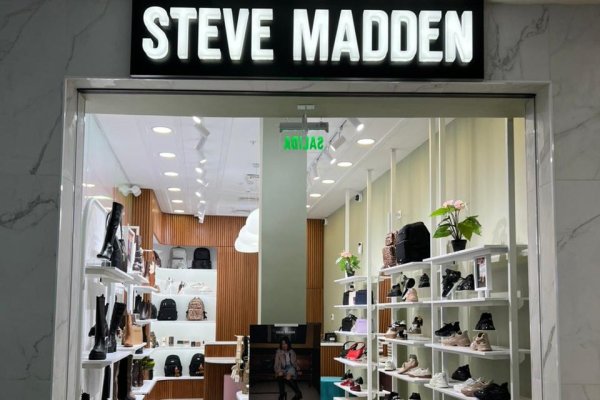 <p>Cadena estadounidense Steve Madden abre nueva tienda en Antofagasta y acelera su expansión en regiones</p>