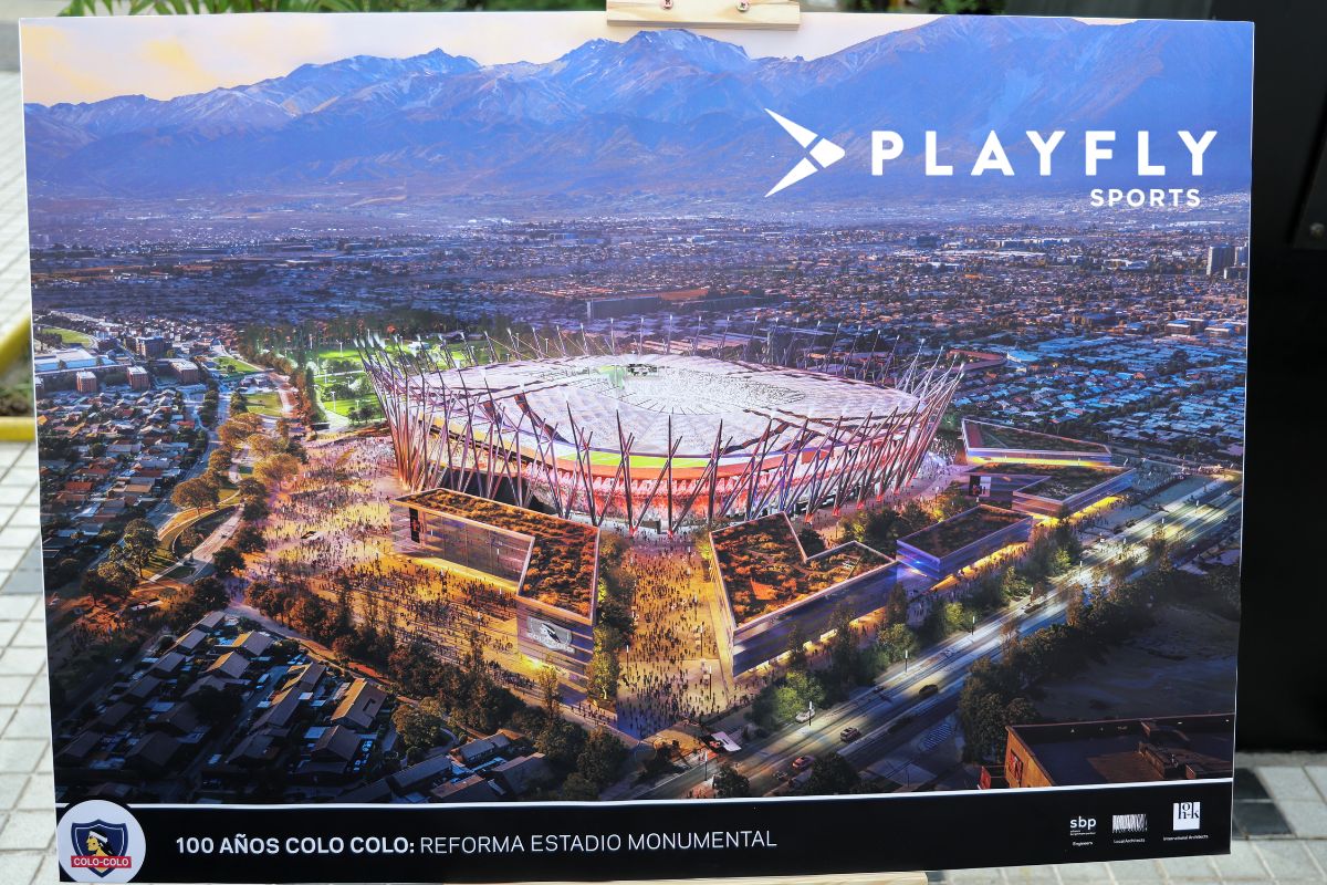 <p>La maqueta del nuevo Monumental presentada en el Centenario de Colo-Colo el año pasado. Foto: Aton</p>