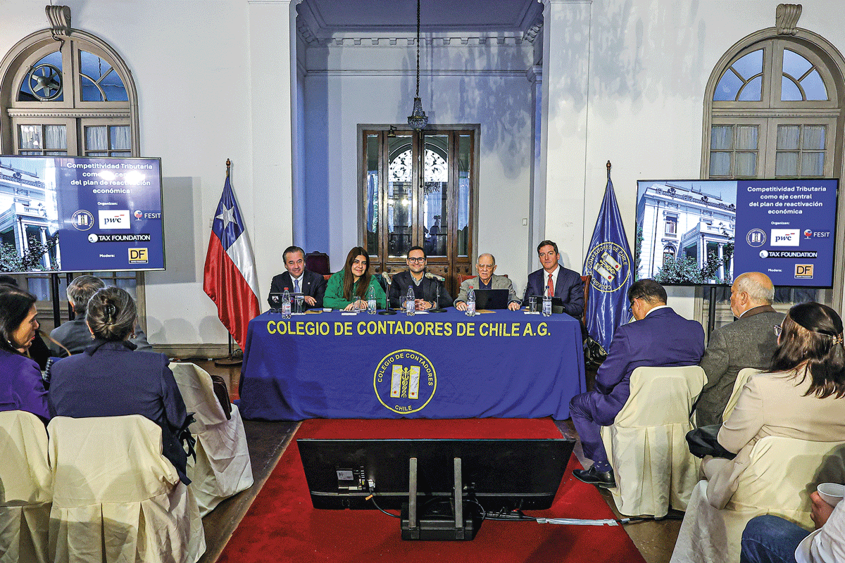 <p>El evento fue organizado por Tax Foundation, PwC, Fesit y el Colegio de Contadores y moderado por DF.</p>