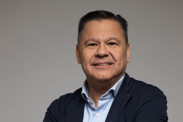 <p>Wilson Pais: “Las mejores marcas usan IA para acelerar, pero reservan lo esencial al talento humano”</p>