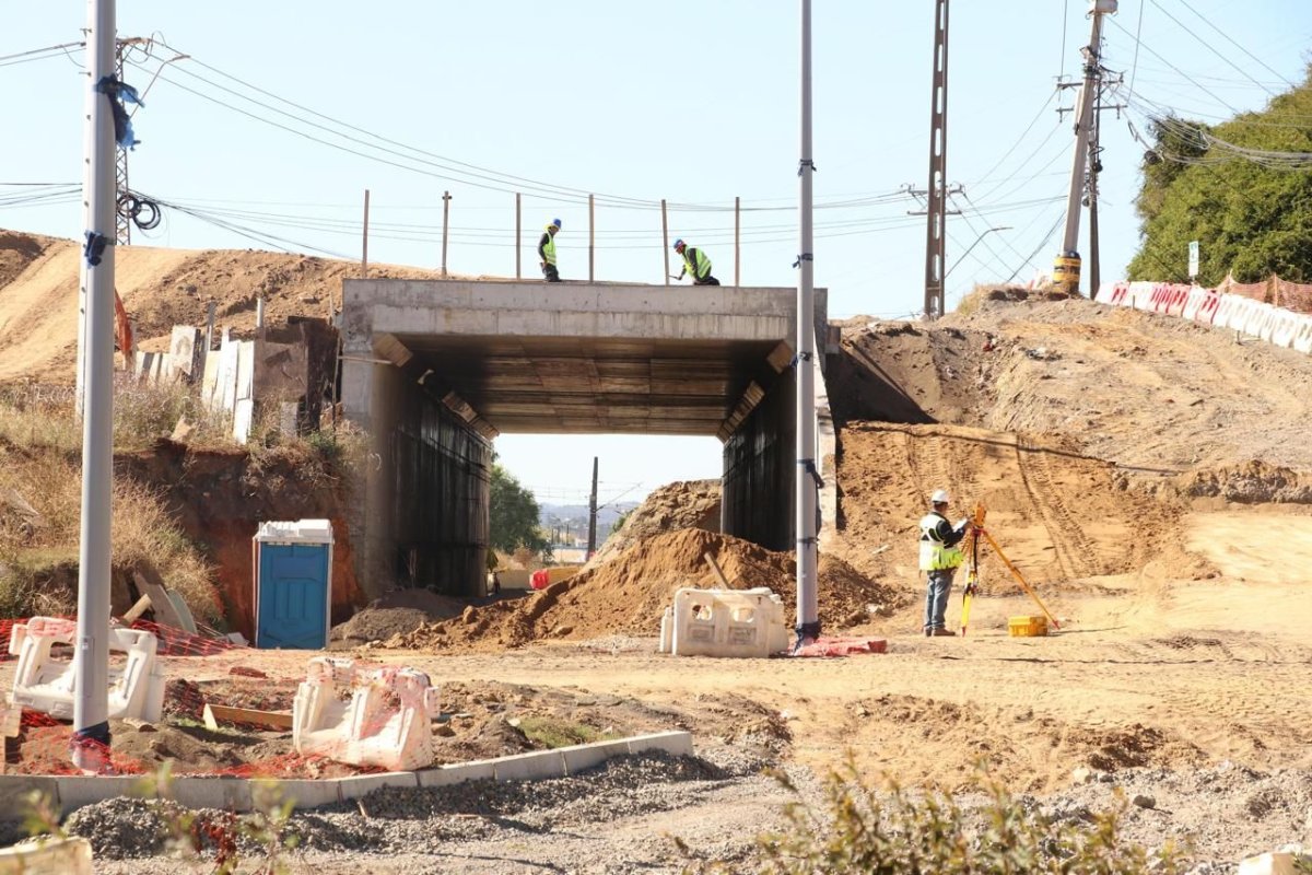 <p>Constructora española que tiene paralizadas obras clave en Concepción esgrime dificultades financieras y autoridades evalúan liquidar contratos</p>
