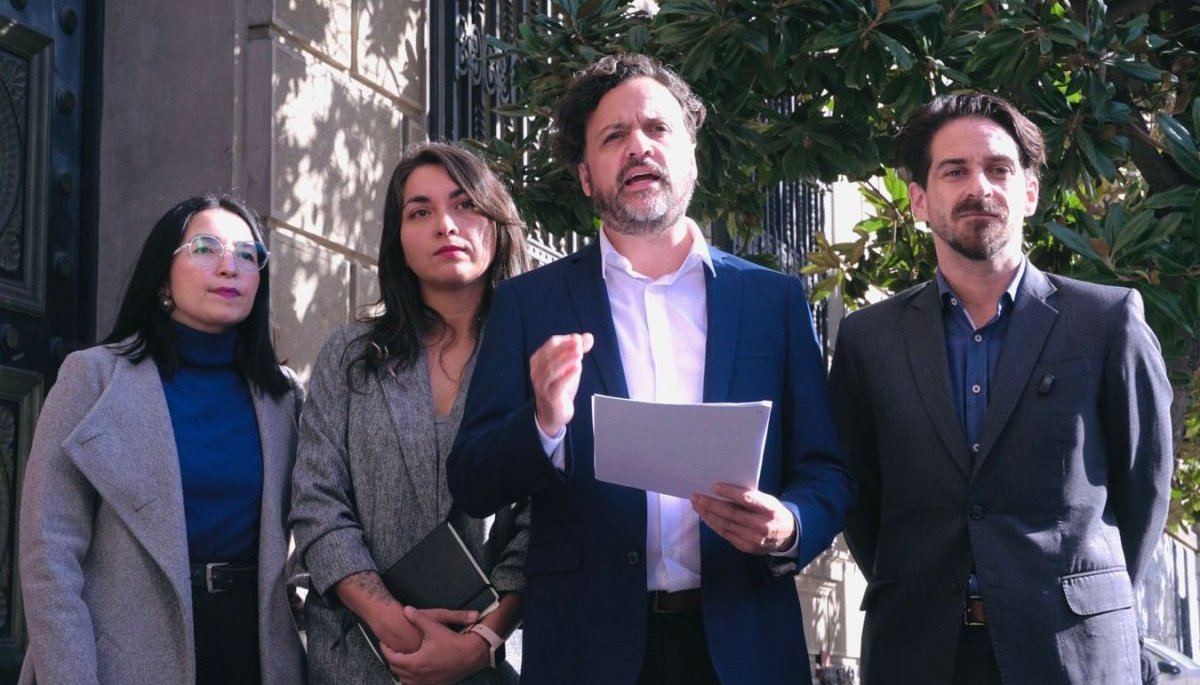 Oposición acorrala al Presidente Kast por recortes en derechos sociales y pide salida de Quiroz