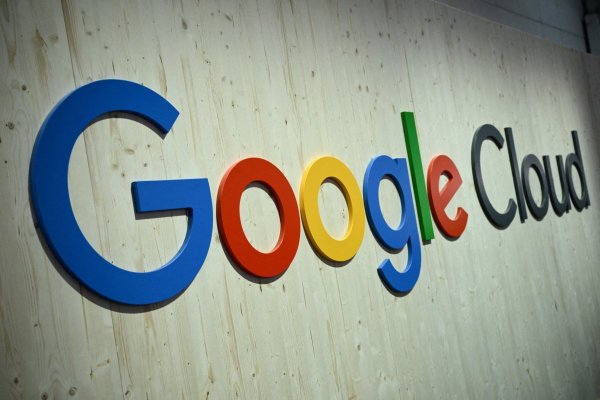 <p>Acciones de Alphabet se disparan tras crecimiento de un 63% de los ingresos de Google Cloud</p>