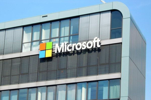 <p>El crecimiento de Microsoft Cloud no logra disipar las preocupaciones de los inversionistas sobre la IA</p>