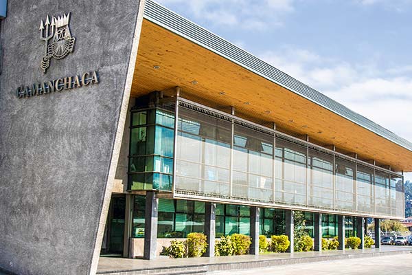 <p>Camanchaca oficializa salida de cofundador de la pesquera, Francisco Cifuentes, y Janet Awad se suma al directorio</p>