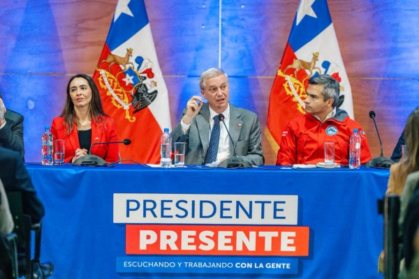 <p>Kast intenta zanjar disputa por recortes entre Quiroz y Poduje: “Somos un equipo de trabajo donde hay discusiones y planteamientos de mejora”</p>