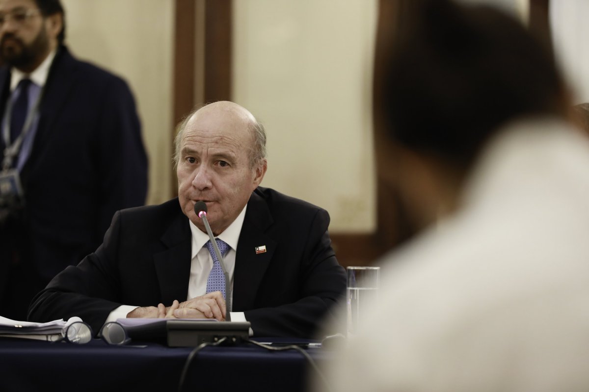 Quiroz realiza autocrítica por oficio sobre recortes de gasto y enfatiza que no se tocarán beneficios sociales