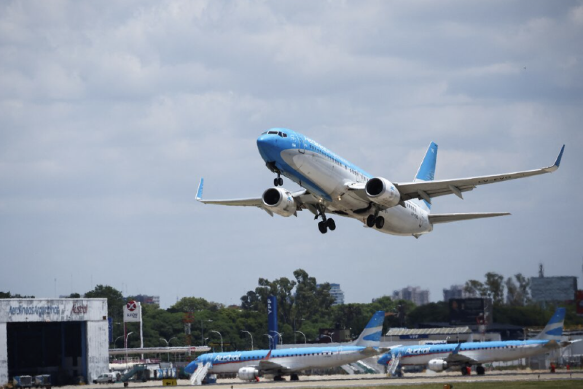 <p>Gremio regional de aerolíneas rechazó el aumento de las tasas de navegación aérea en Argentina</p>