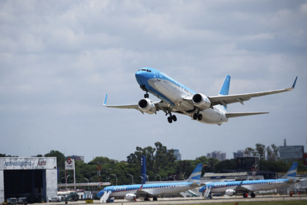 Gremio regional de aerolíneas rechazó el aumento de las tasas de navegación aérea en Argentina