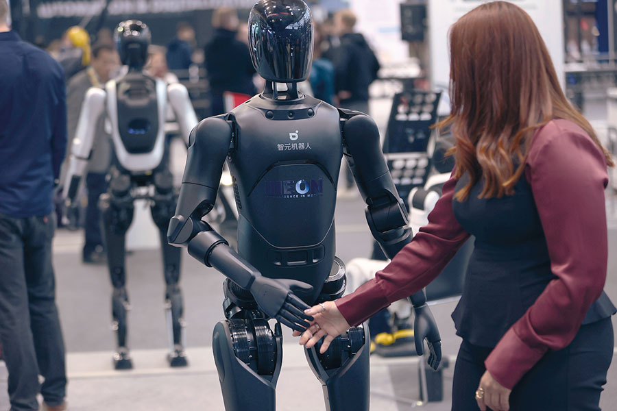 <p>El robot humanoide de servicio A2 de Agibot. Foto: Bloomberg.</p>