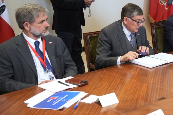 <p>Alvarado “raya la cancha” ante Irarrázaval y los partidos para ordenar al gobierno y el oficialismo</p>
