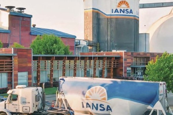 <p>Ministro Campos alerta que decisión de Iansa "podría significar el término de la producción de azúcar en Chile" a partir de remolacha nacional</p>